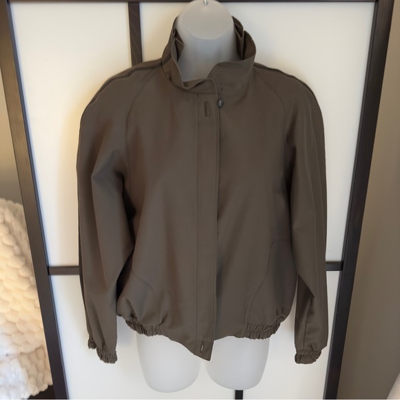 Howard Wolf Green Windbreaker with Relaxed Fit and Foldable Collar - Picture 2 of 11